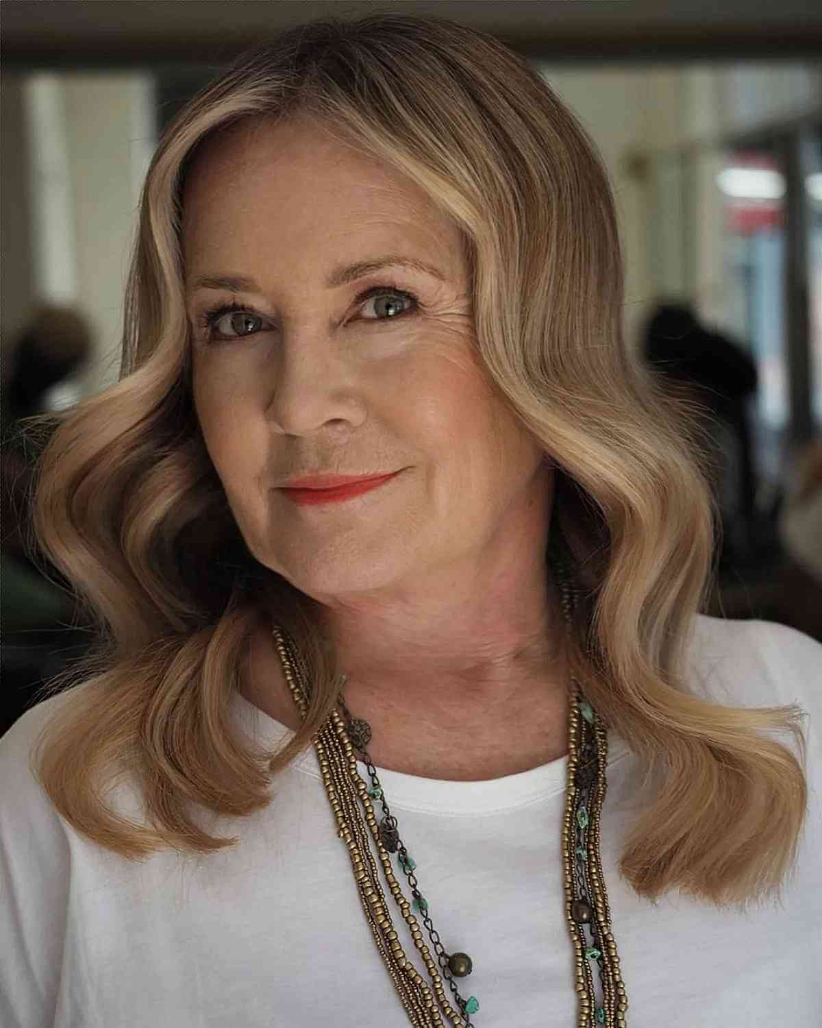 Stunning Honeycomb Blonde Collarbone-Length Hair