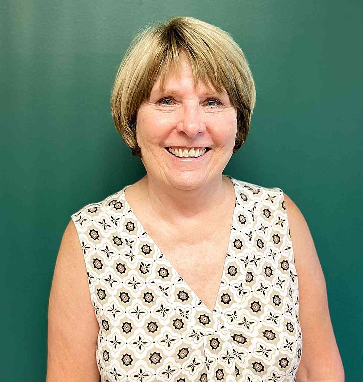 Jaw-Length Blonde Hair Featuring Side Part Bangs on Older Ladies Aged 60 with Round Faces