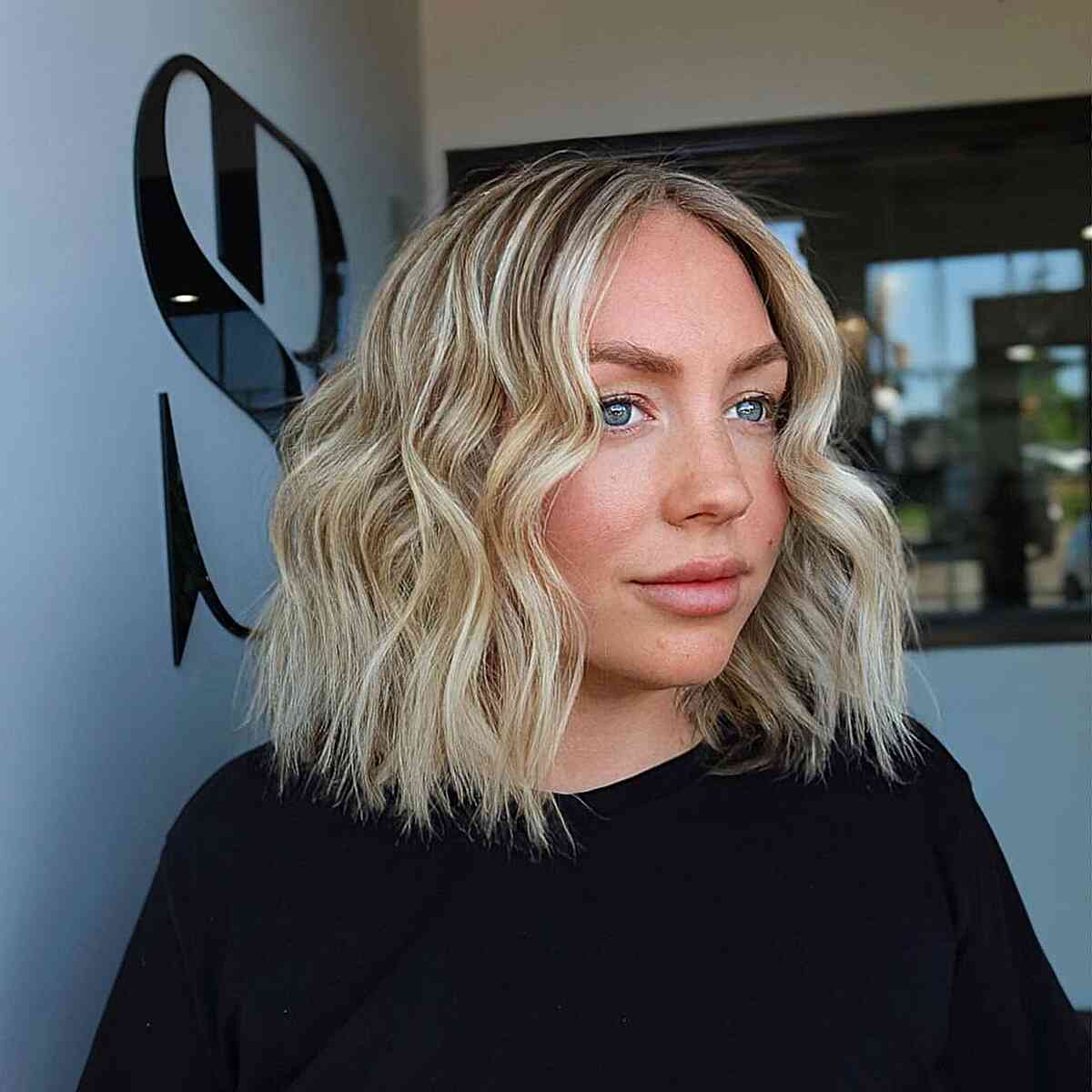 Layered and Textured Medium Lob for Round Face Shapes