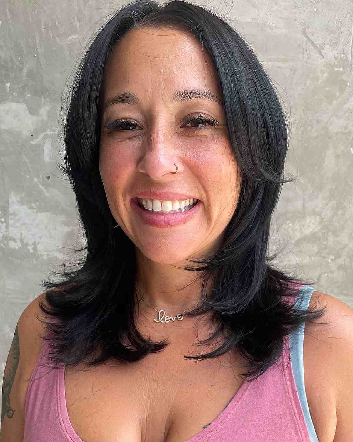 Shoulder-Length Layered Hairstyle with Feathered Tips