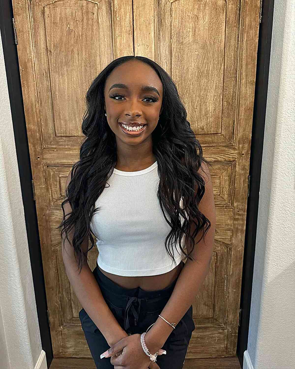 Luxurious Long Down-Style Waves for Black Women at Prom