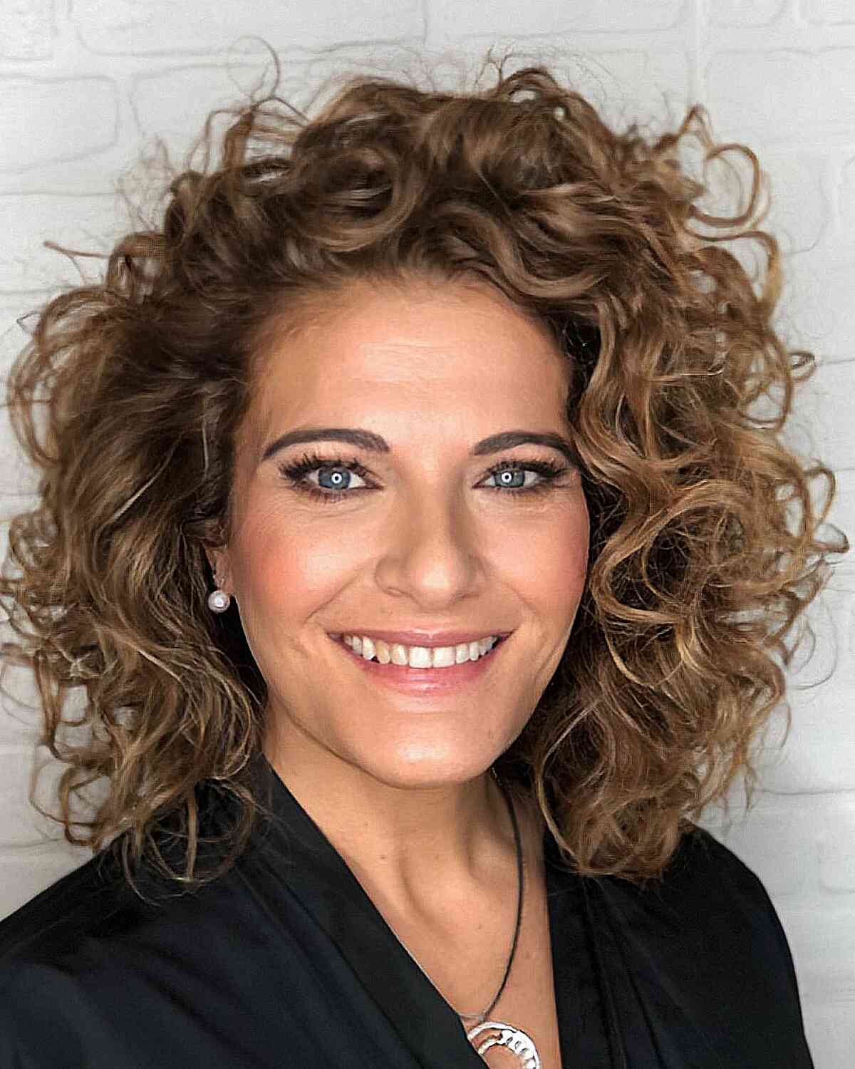 Luxuriously Soft Curly Hair for Ladies in Their 40s