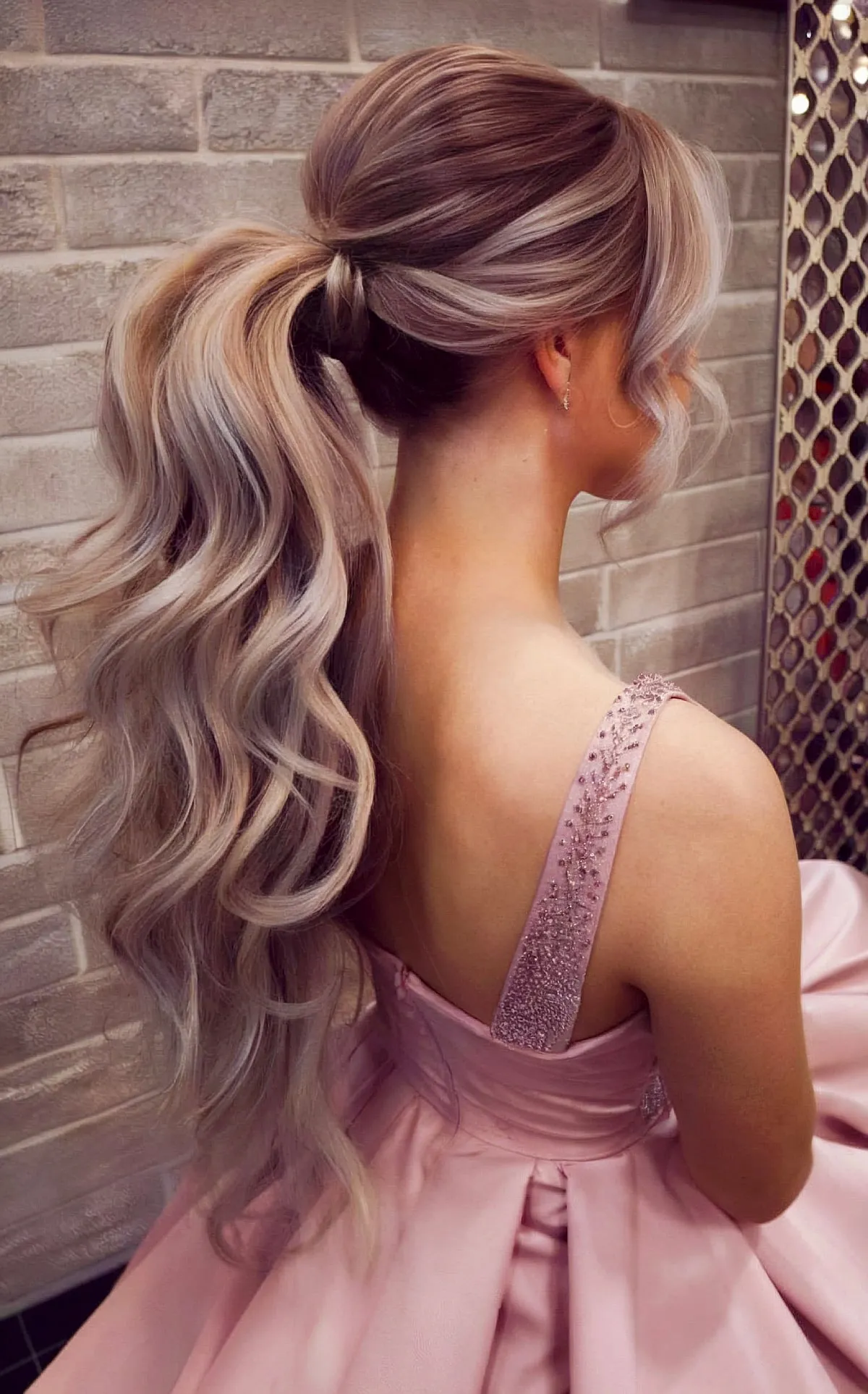 Medium Ponytail with Luxurious, Gentle Waves