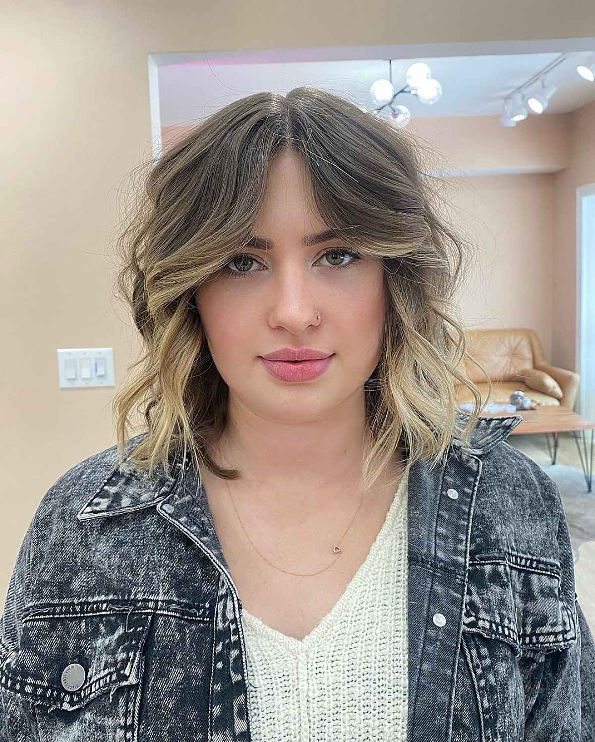 Middle-Parted Lob Featuring Soft Curls