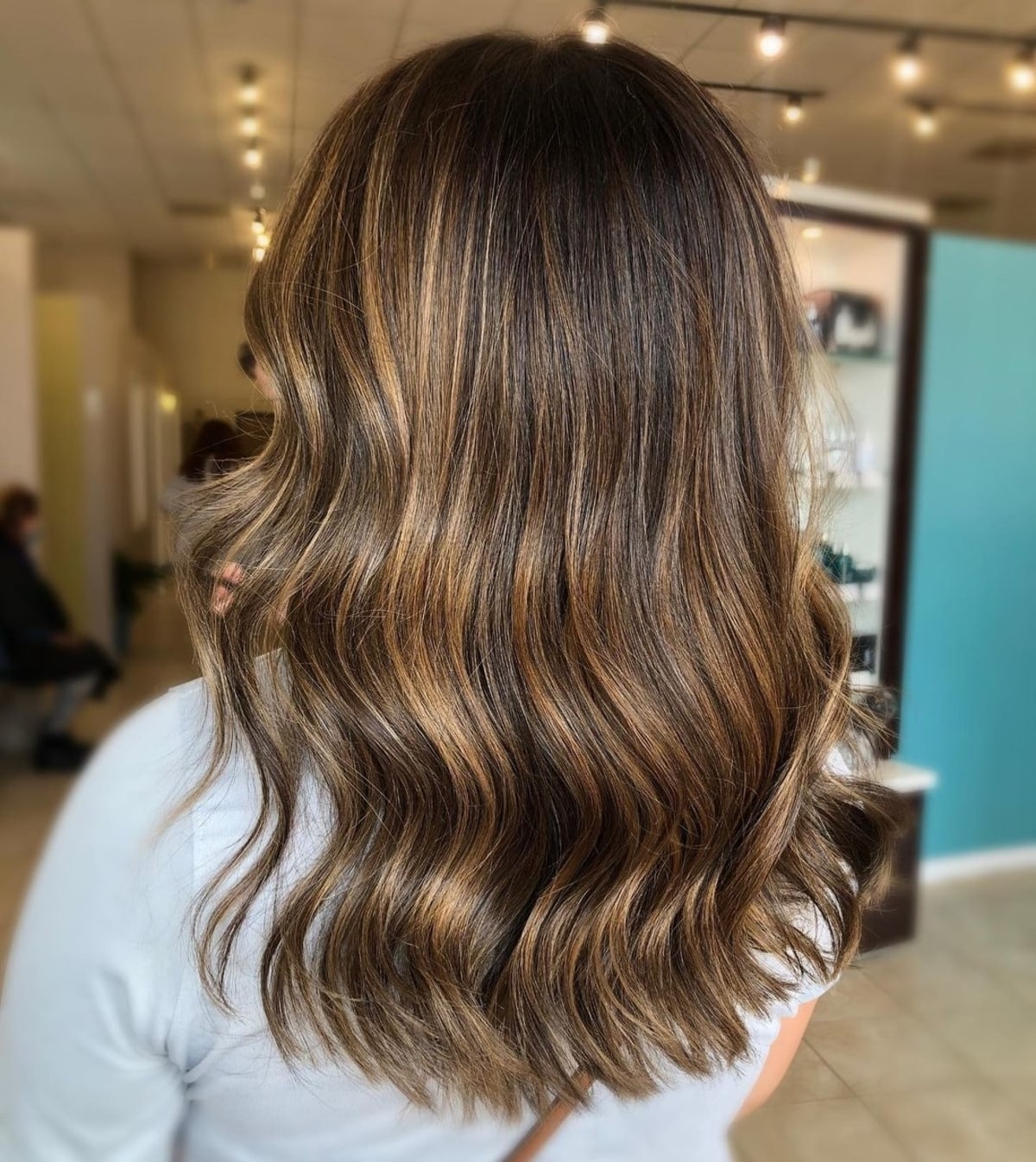 Multidimensional bronze balayage for brunette hair