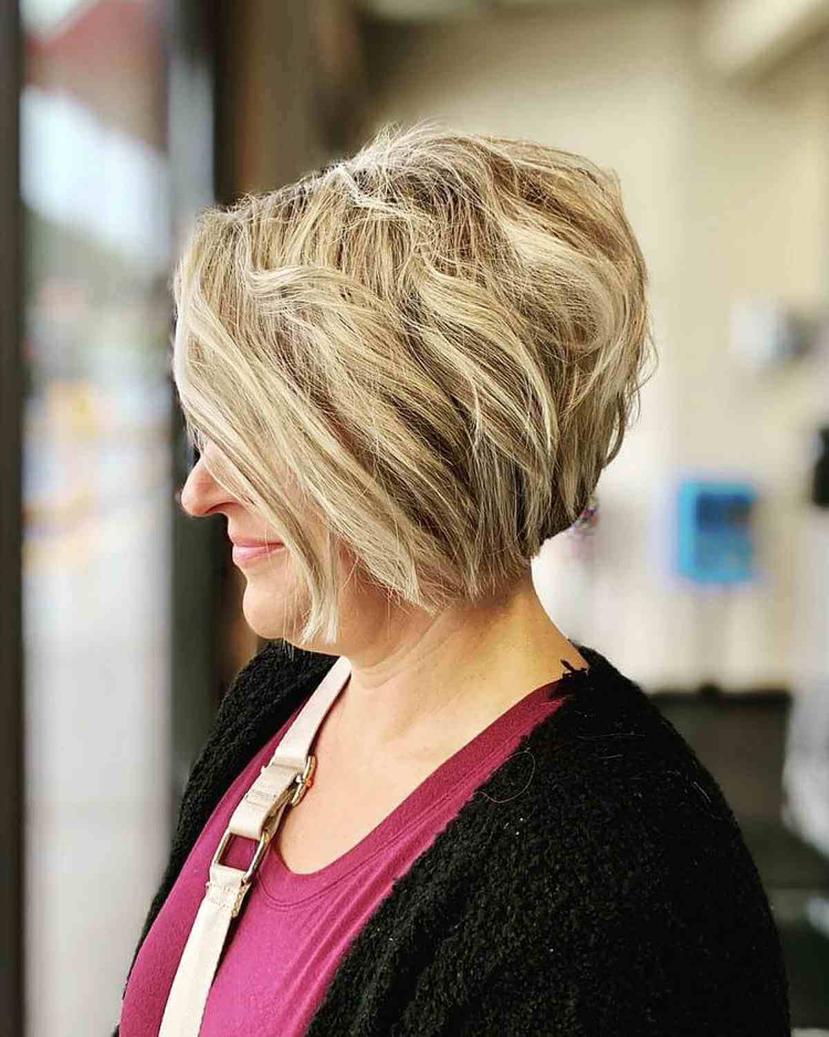 Stylish Jaw-Length Tousled Inverted Bob for Thick Hair