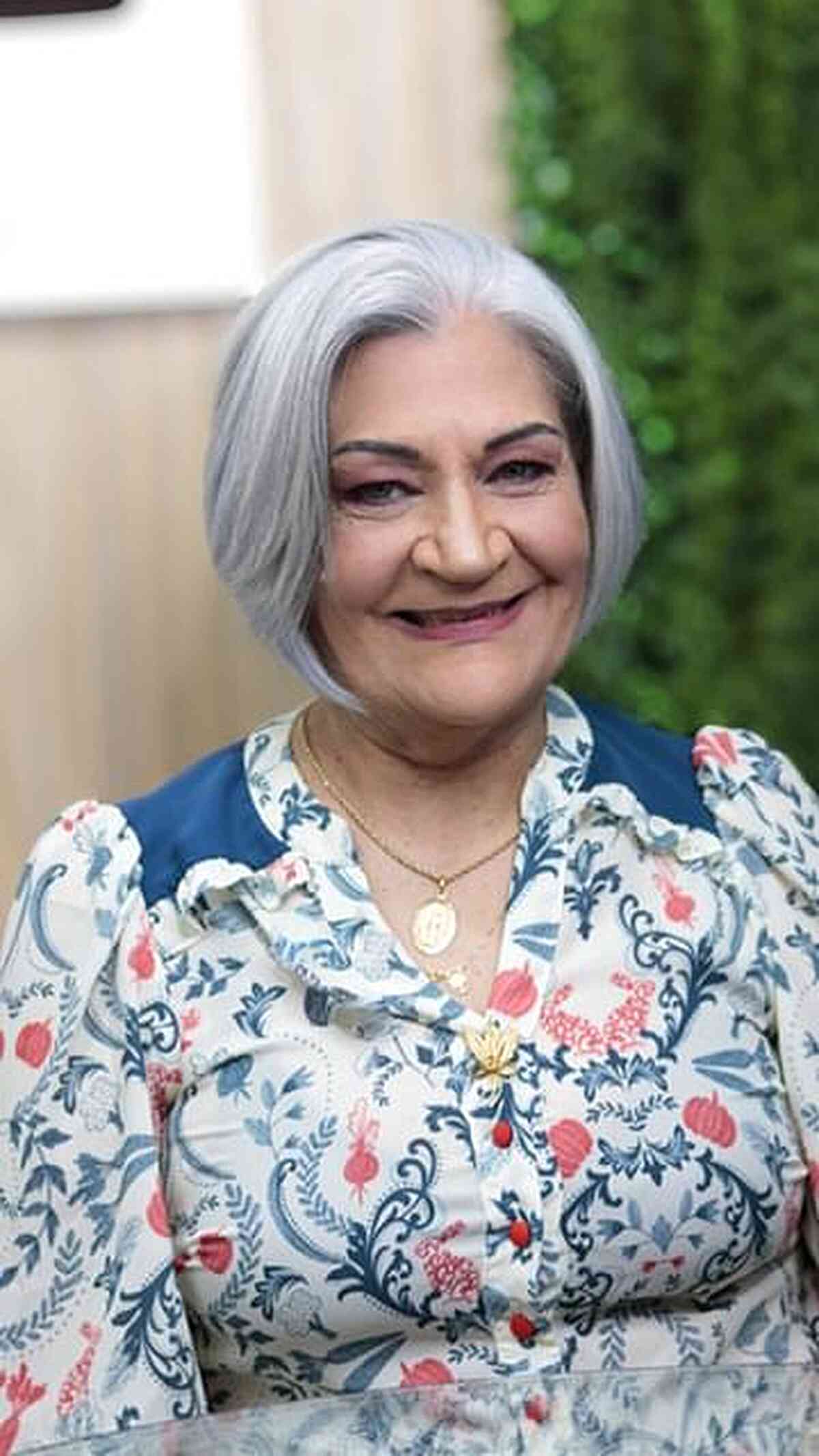 Short Grey Straight Cut for Fine Tressed Ladies Aged 60