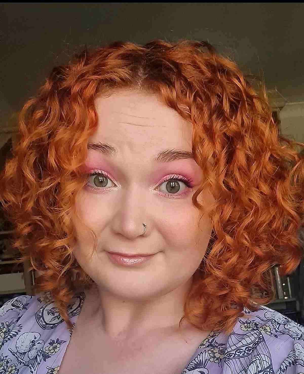 Shoulder-Length Curly Hairstyle with a Center Part for a Round Face