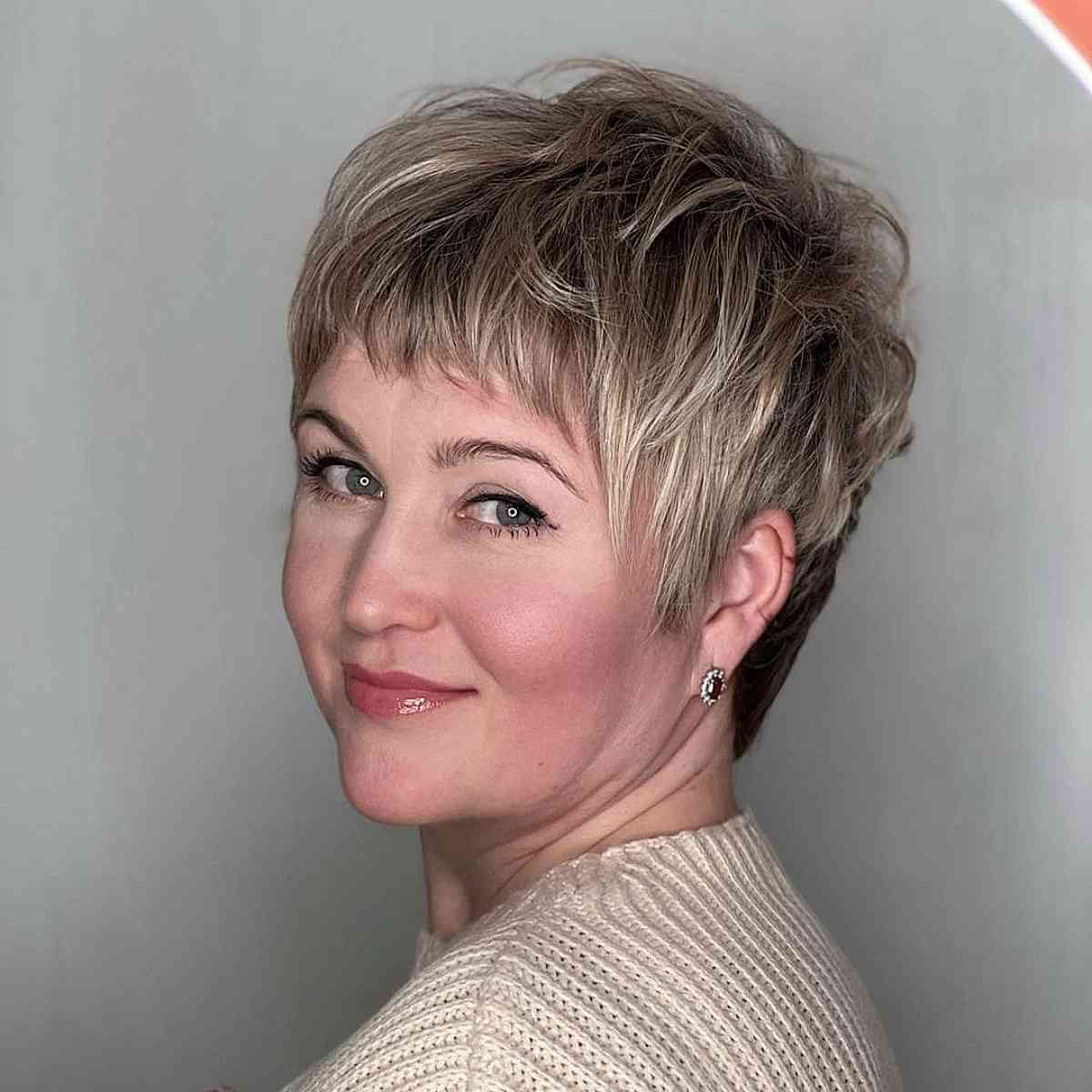 Showcasing a Trendy Messy Mixie Cut