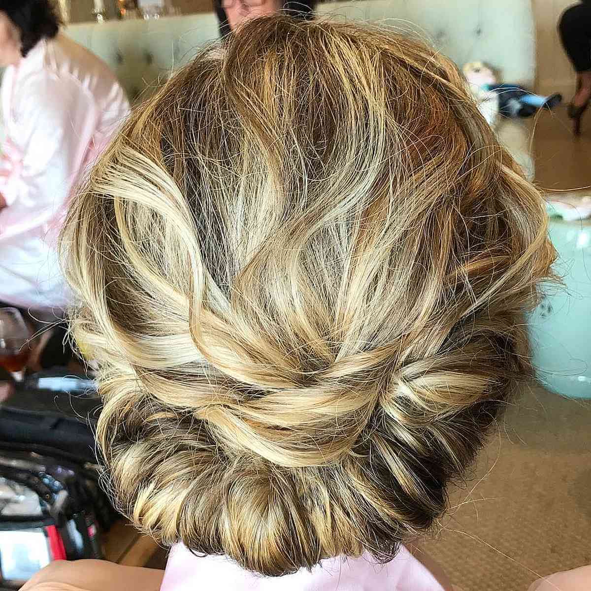 Simple and Graceful Short Wedding Hairstyle