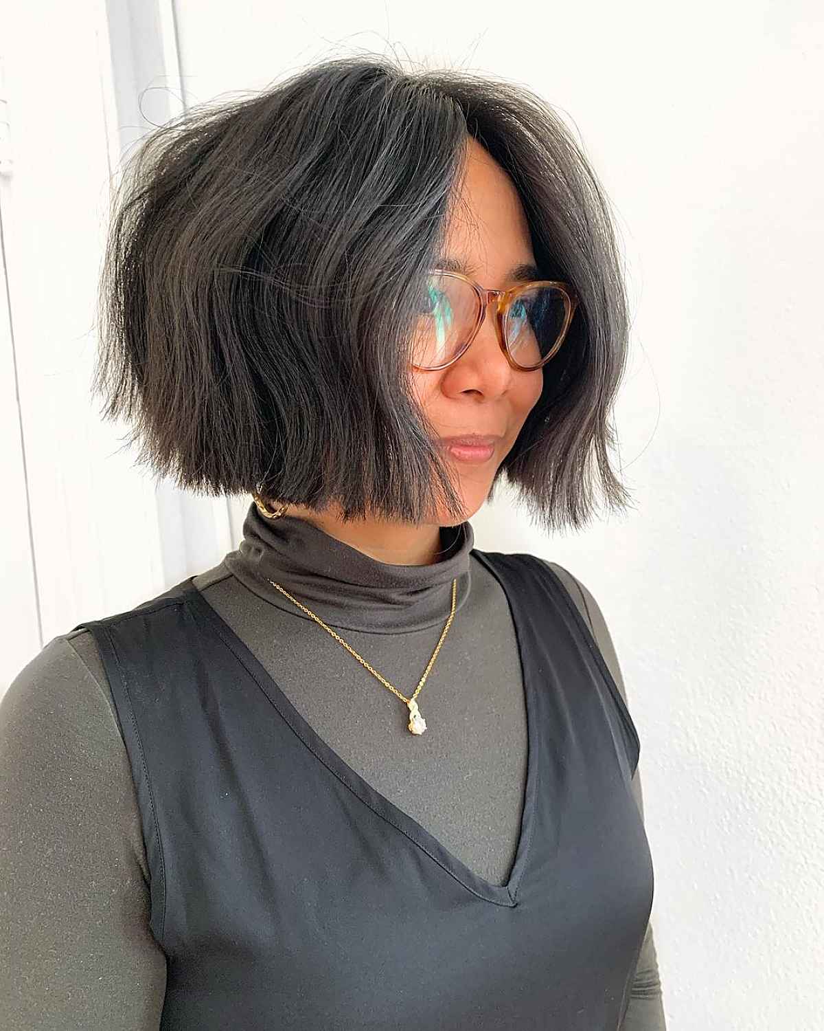 Sleek Blunt Bob with Effortless Waves for Dense Hair