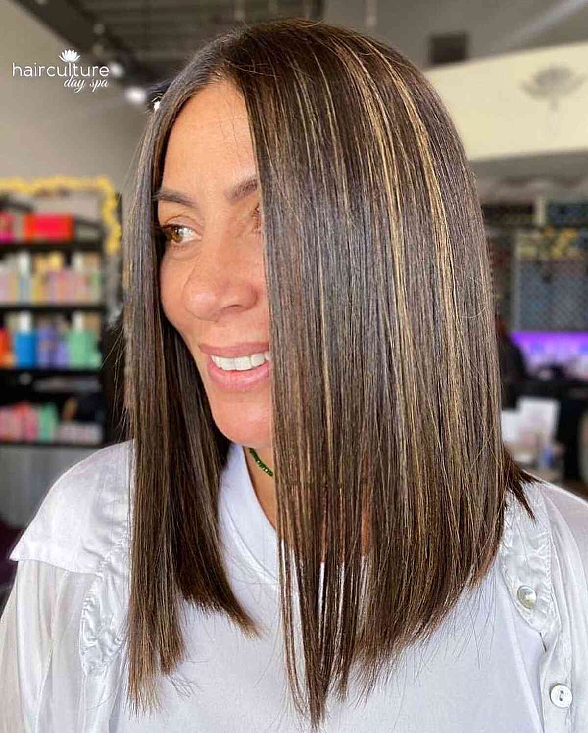 Sleek Brown Medium Hair with Golden Highlights for Fine Tresses