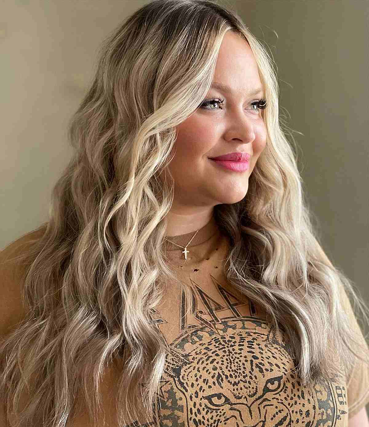 Stunning Blonde Wavy Tresses for Overweight Women