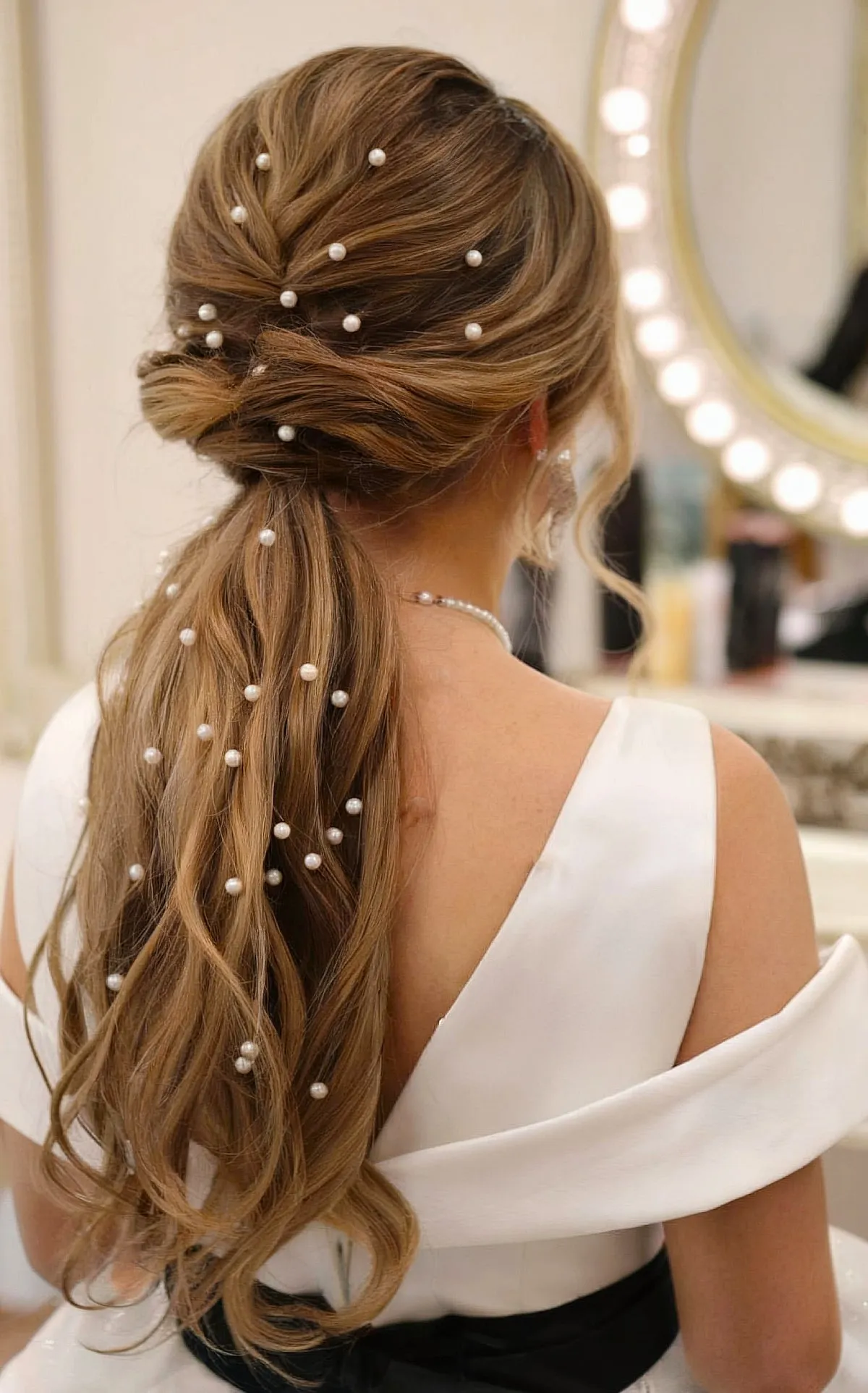 Wavy Ponytail with Pearls