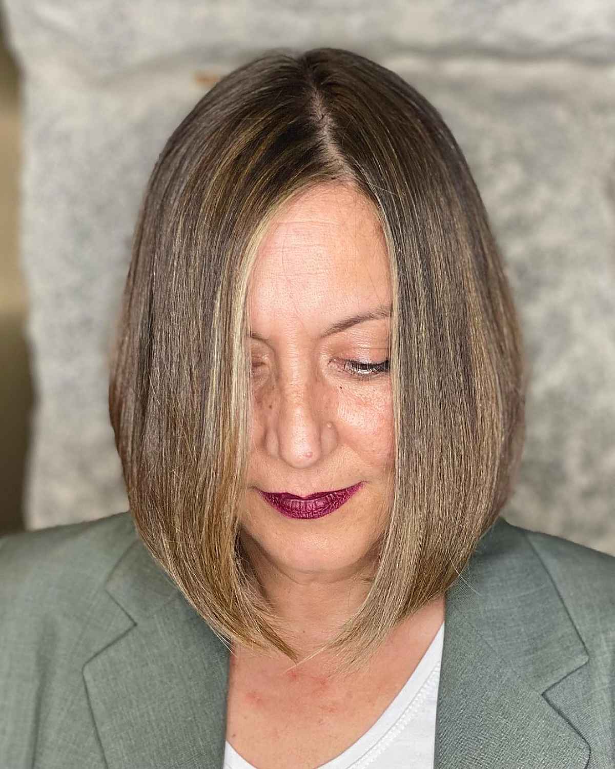 Stylish Brown with Delicate Money Piece Highlights