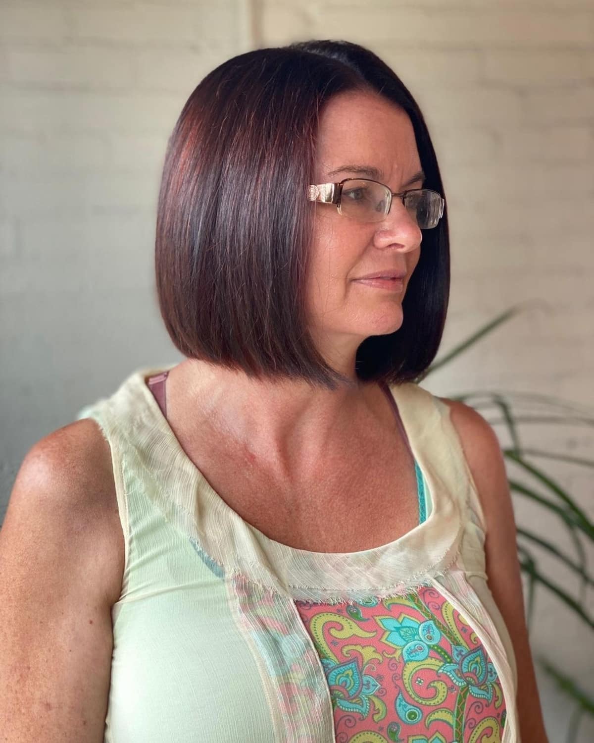 Stylish burgundy lowlights for mature women