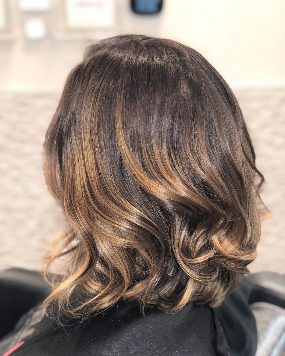 Stylish Caramel-Infused Lob hairstyle