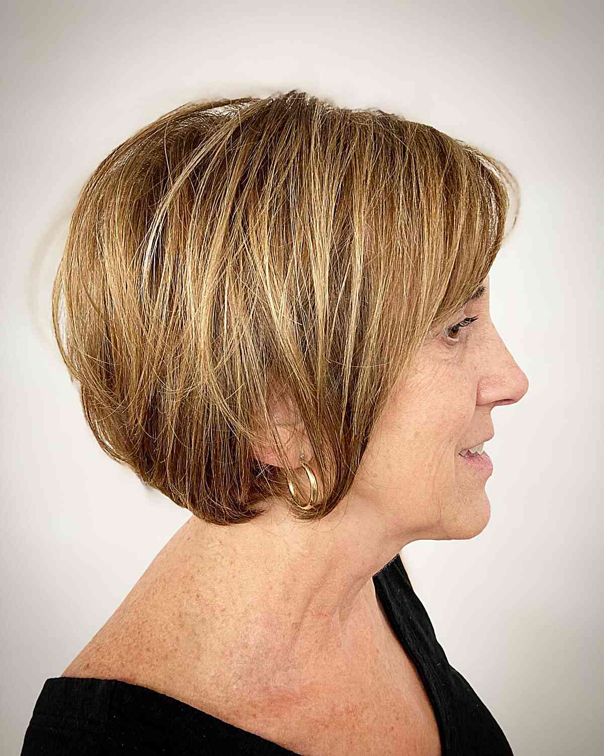 Stylish Jaw-Length Blonde Bob for Women in Their 50s