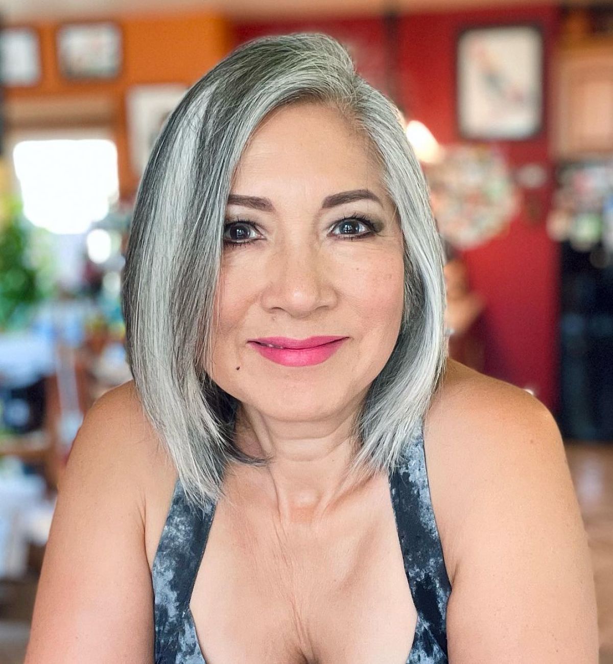 Stylish Lob Cut for Mature Women with Round Faces