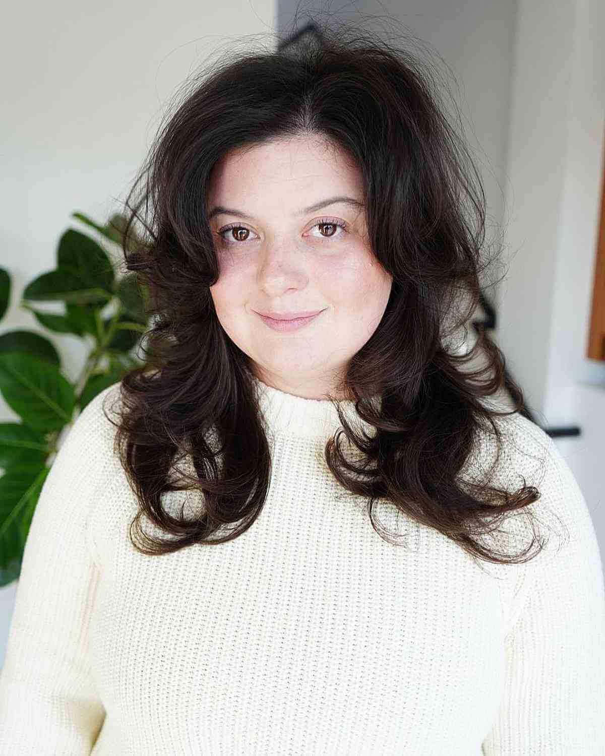 Stylish Medium-Length Blowout for Round Face Shapes