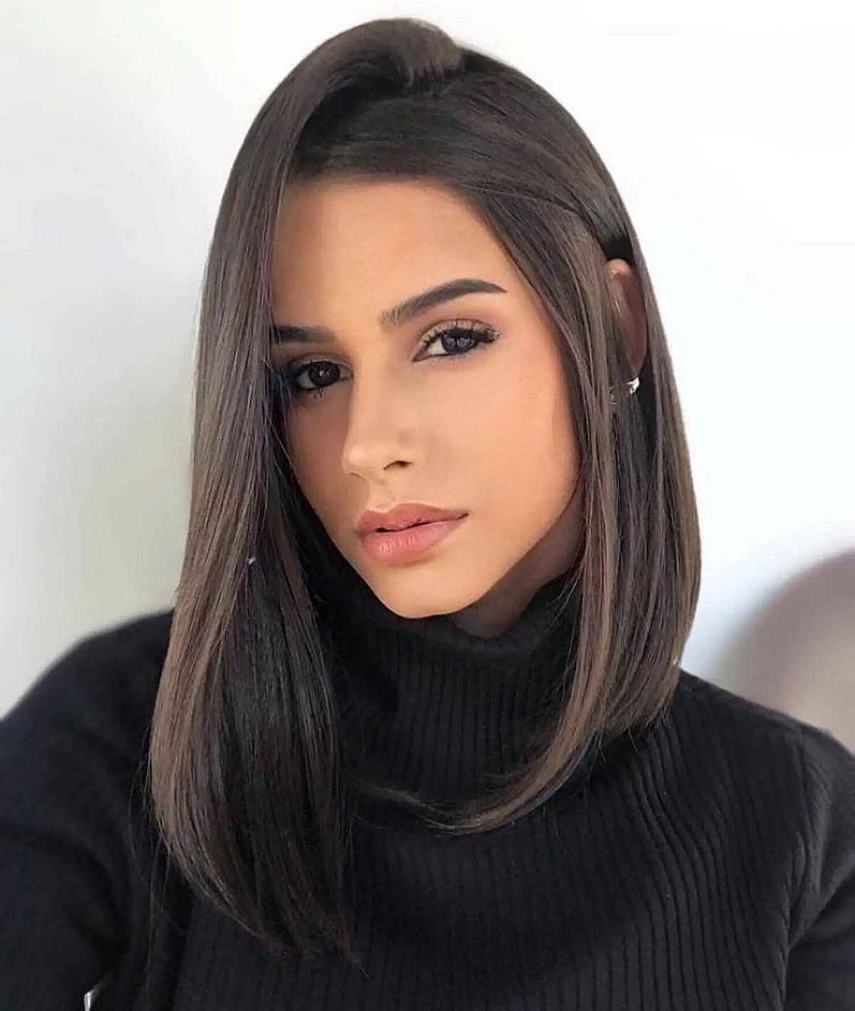 Stylish Shoulder-Grazing Bob Cut for Straight Fine Hair