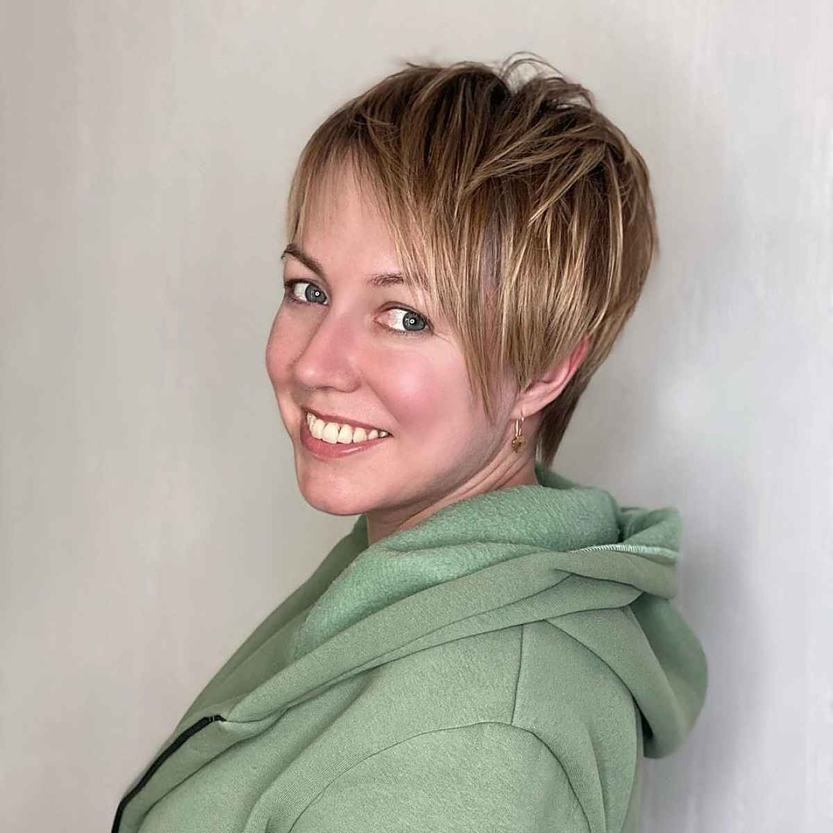 Stylish Tapered Pixie Cut for Fine Hair