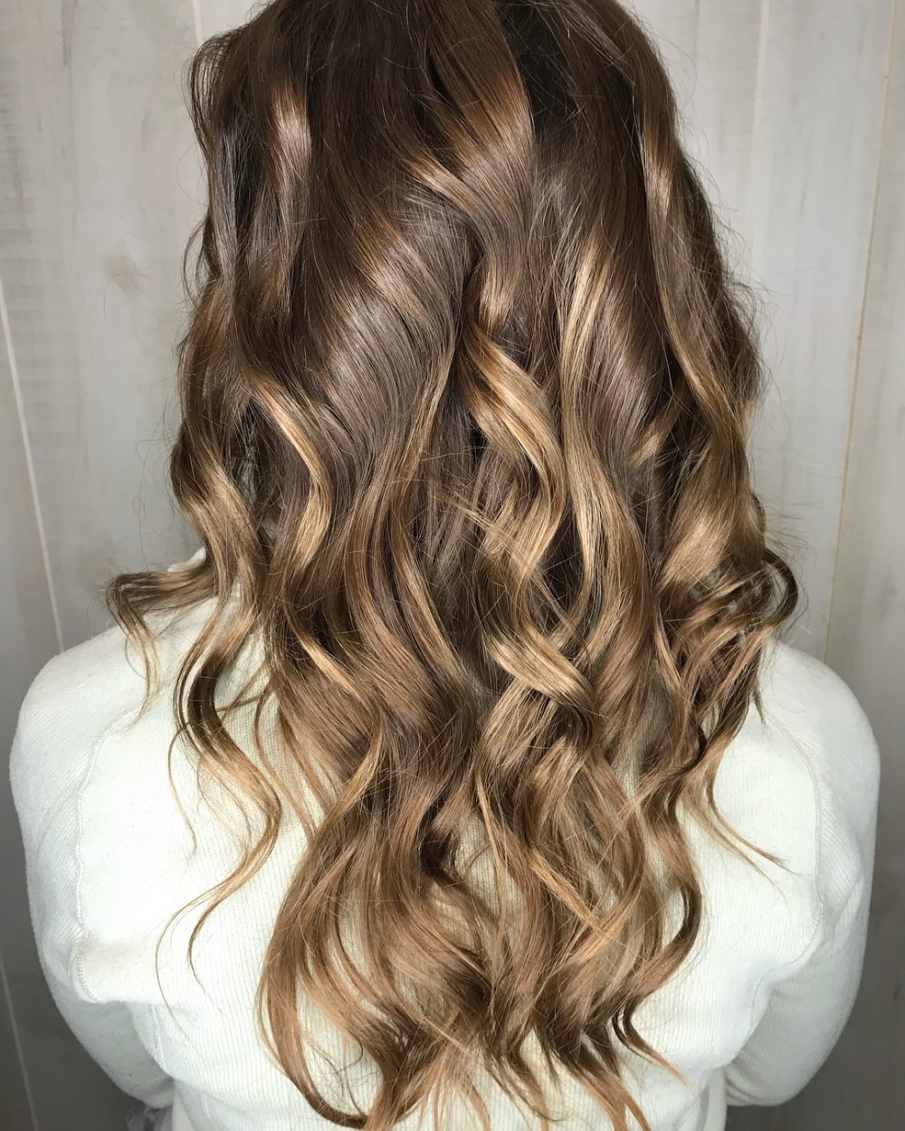 Sweeping Long Curls With Lowlights