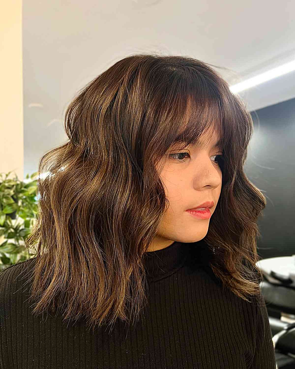 Textured Collarbone Bob with Honey Highlights