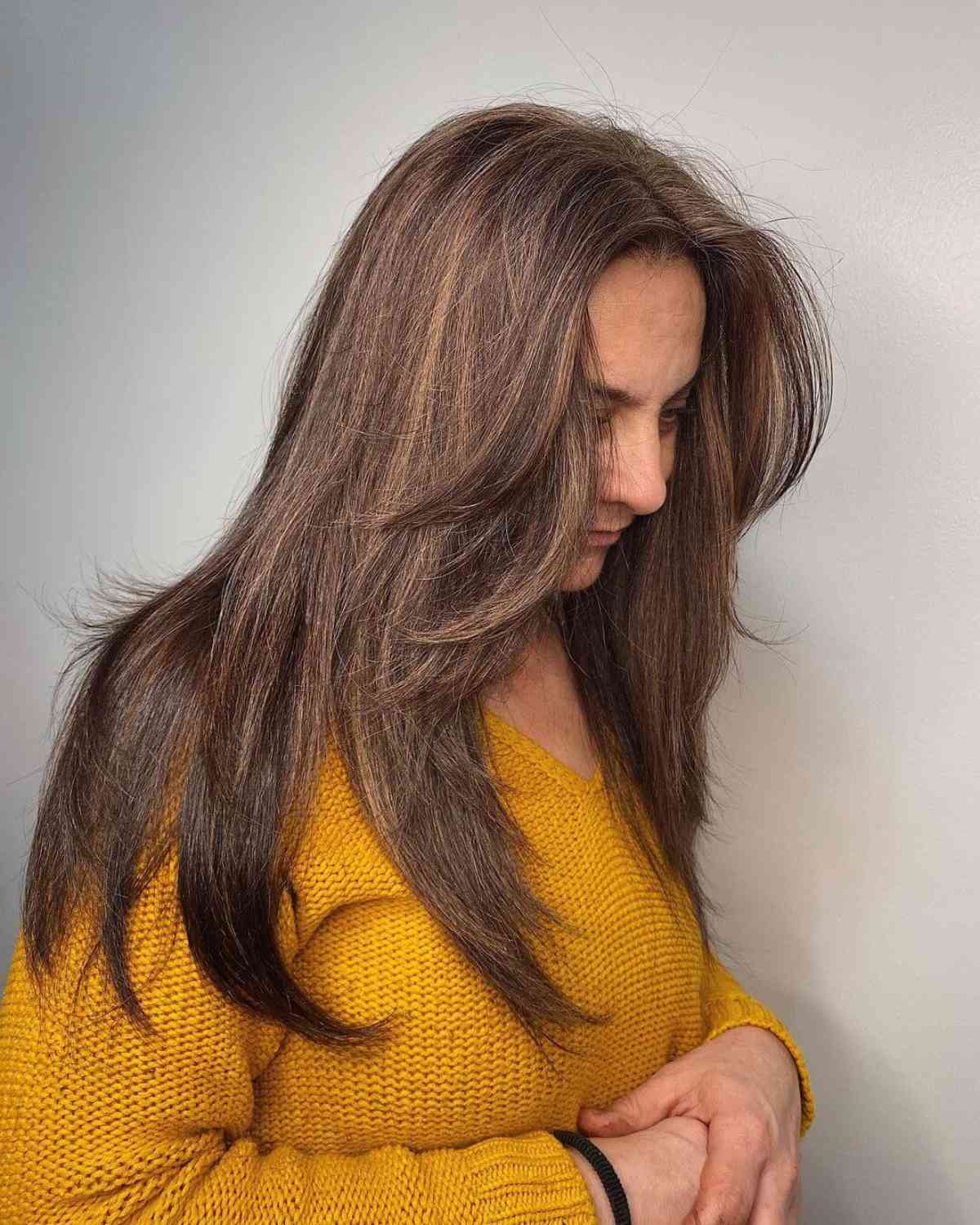 Chic Long Layered Cut for Straight Hair Suitable for 40-Year-Olds