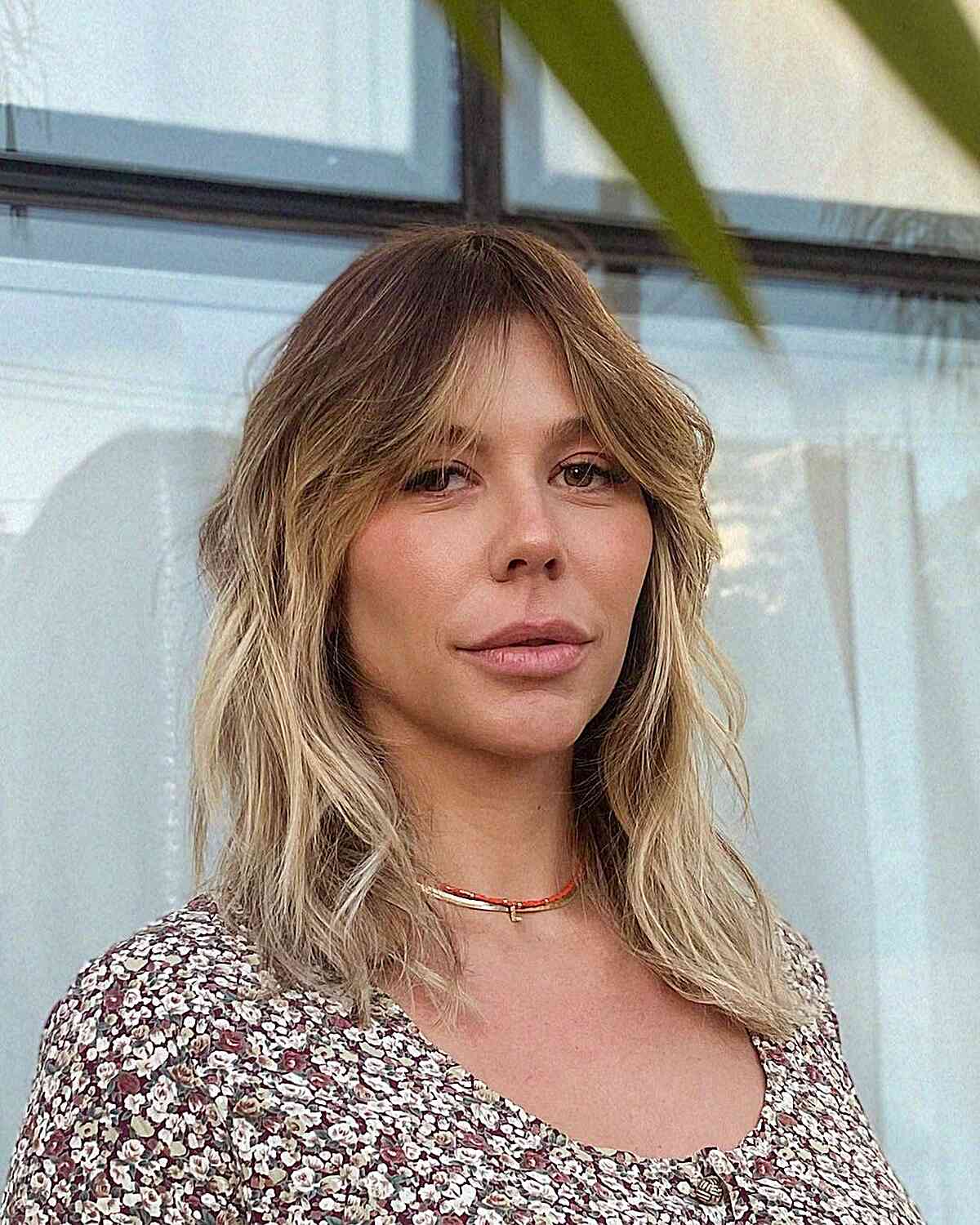 Textured Layers with Face-Framing Highlights for Medium Fine Hair