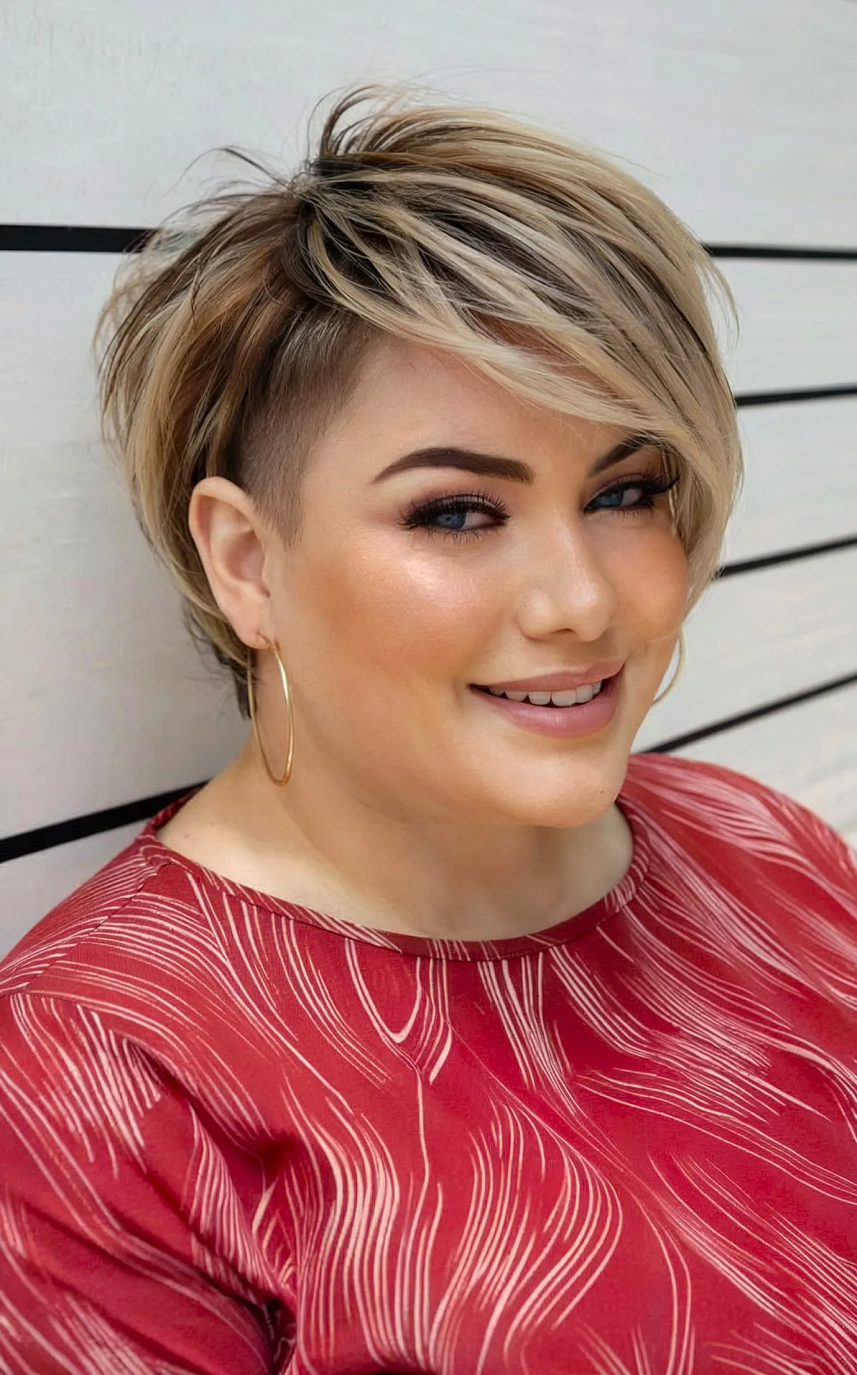 Textured Lixie Hairstyle with Side Part for Round-Faced Individuals