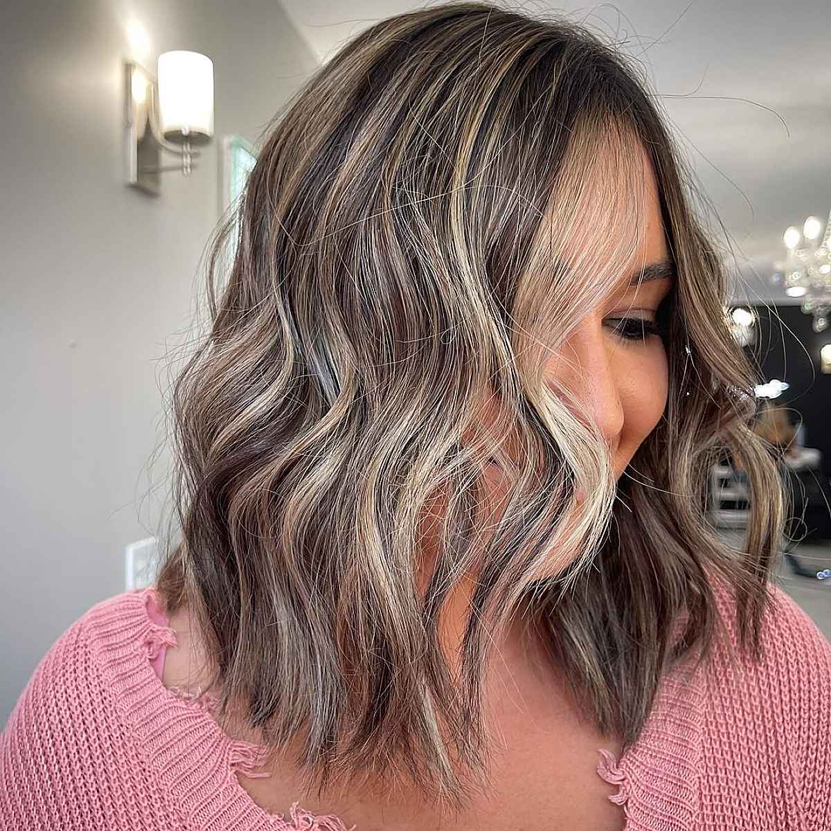 Textured Mid-Length Hair with Highlighted Sections