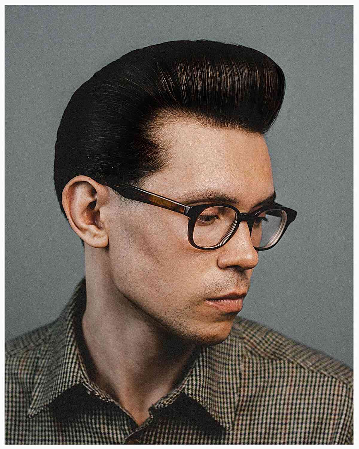 The Ideal Pompadour for Men with thick hair and glasses