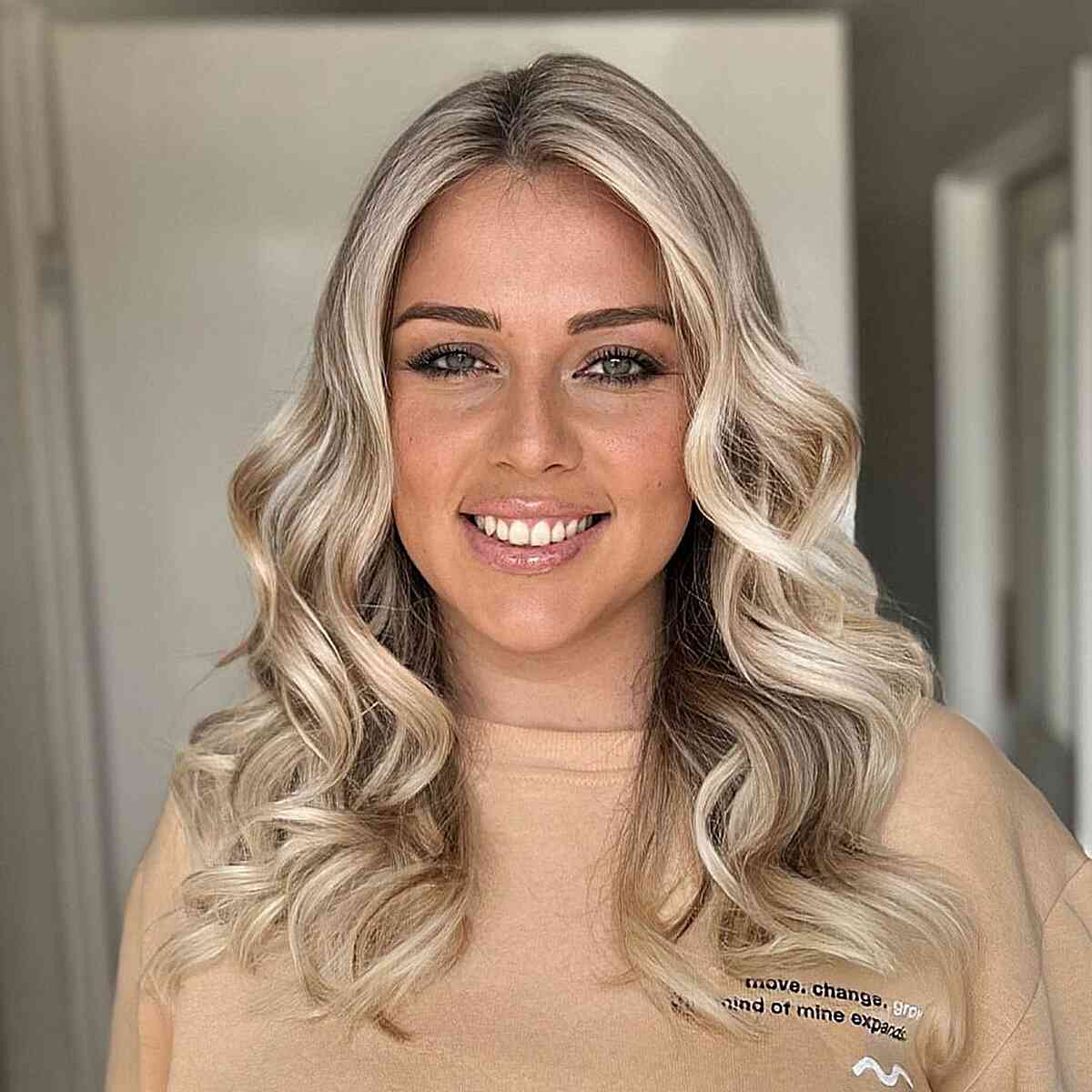 The Most Beautiful Loose Curls and Waves for women with medium-length to long hair