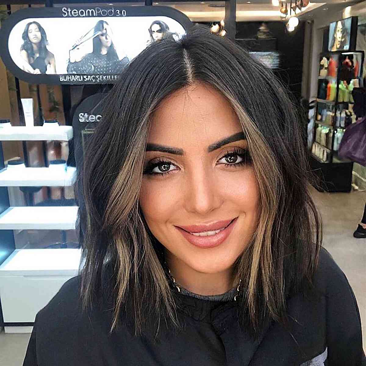 Trendy Boyfriend Bob with Face-Framing Highlights