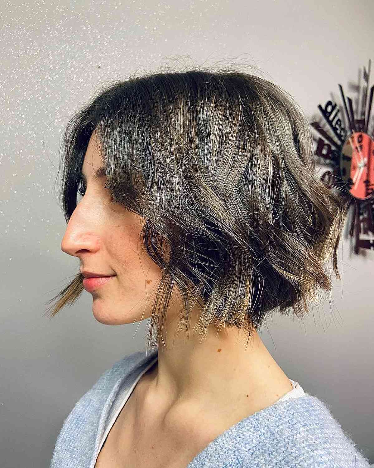 Stylish Short Wavy Hair with Blunt Ends and Layers