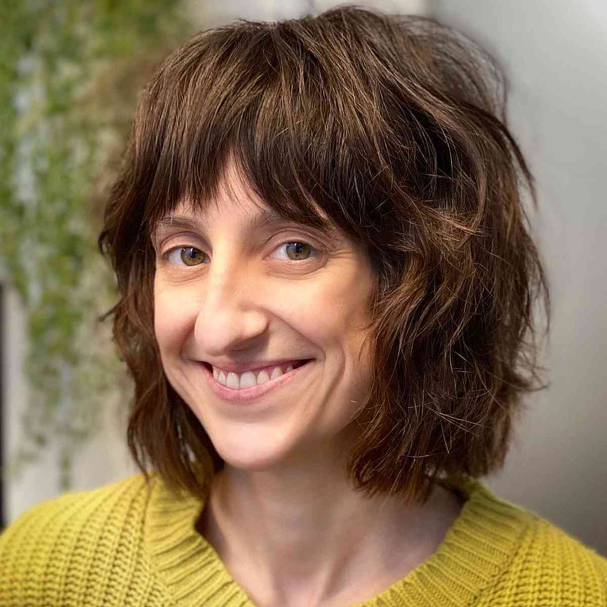 Effortless Wavy Bob with Textured Layers and Bangs