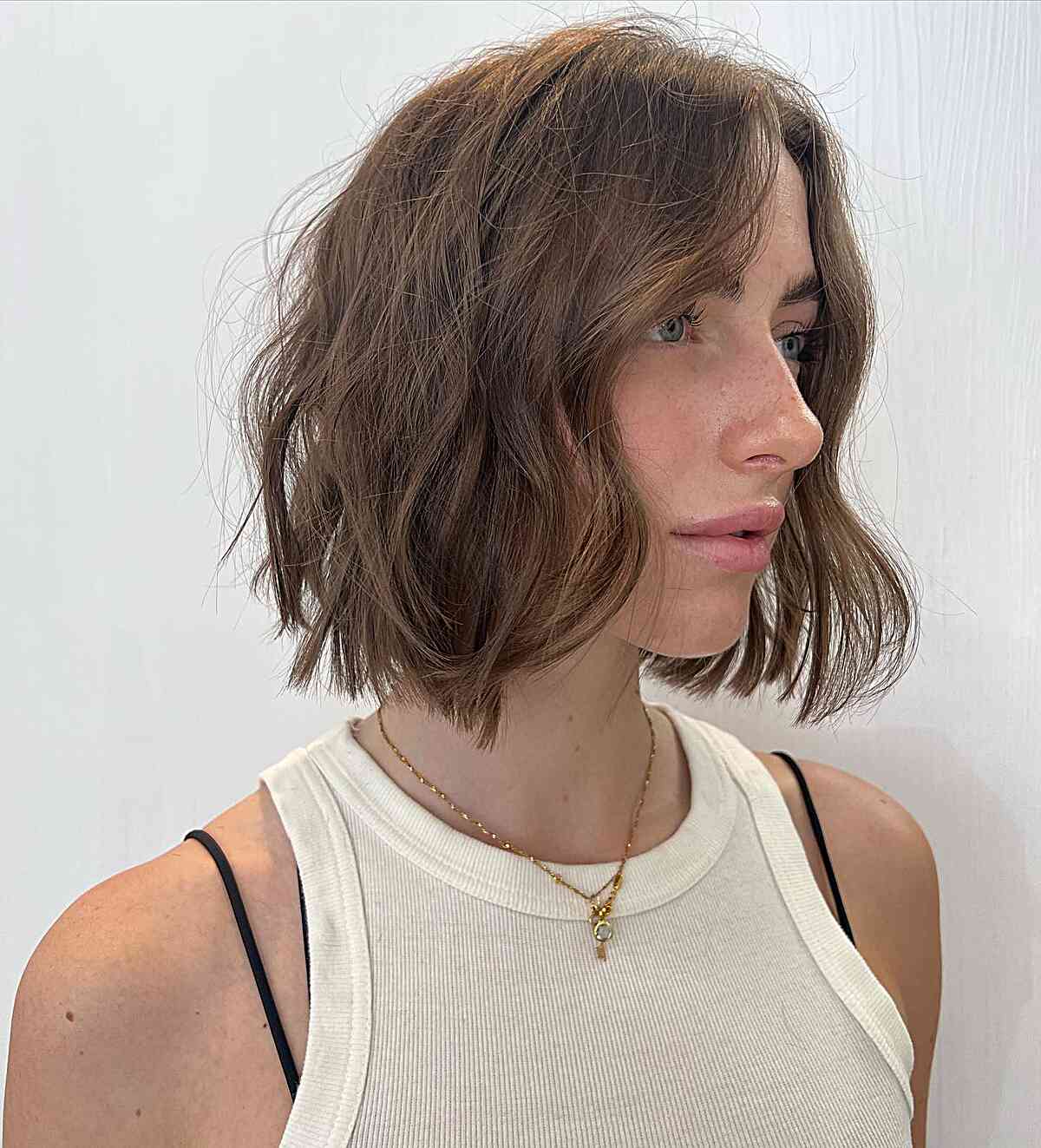 Neck-Length Wavy Boyfriend Bob that Frames the Face