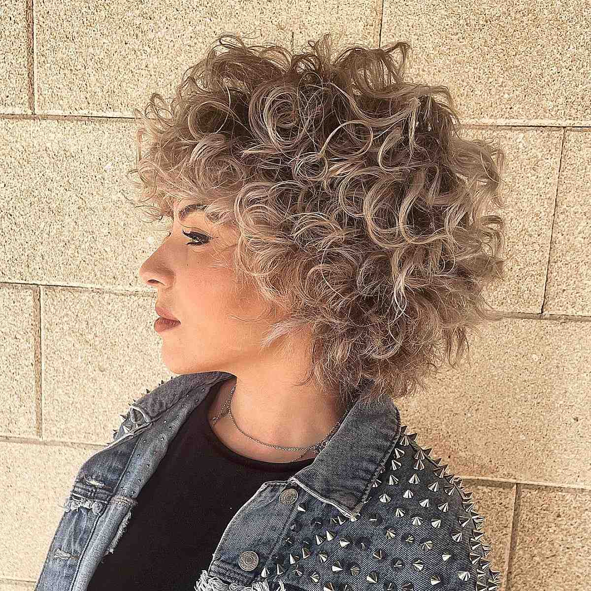 60+ Trendy Short Curly Haircuts & Hairstyles for Spring 2023