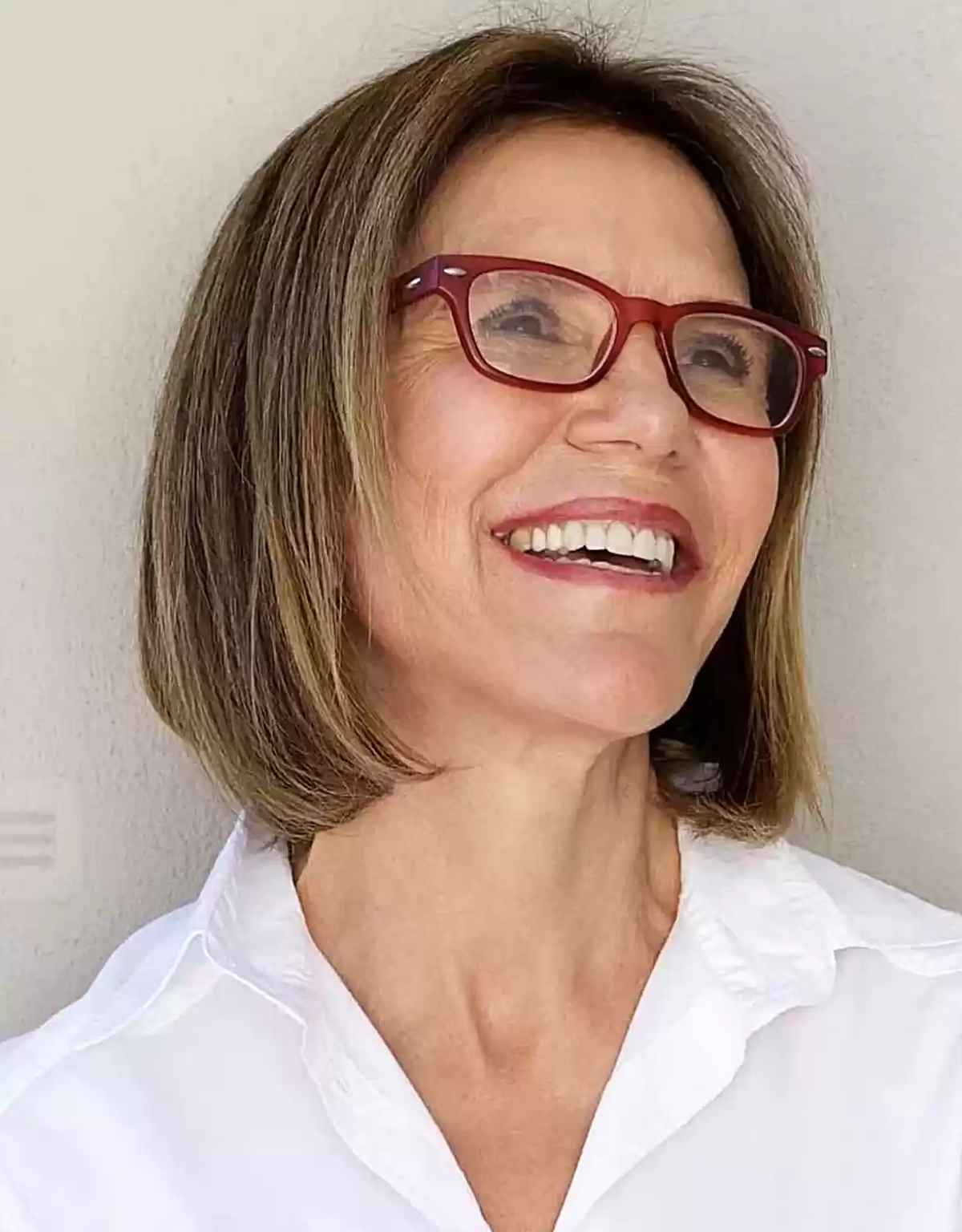 Neck-Length Brunette Lob with Warm Blonde Highlights on Older Ladies Over 50 with Glasses