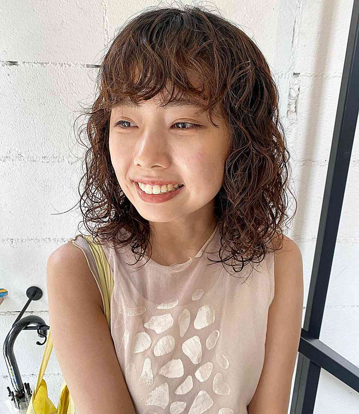 Neck-Length Tousled Body Wavy Perm with Wavy Bangs