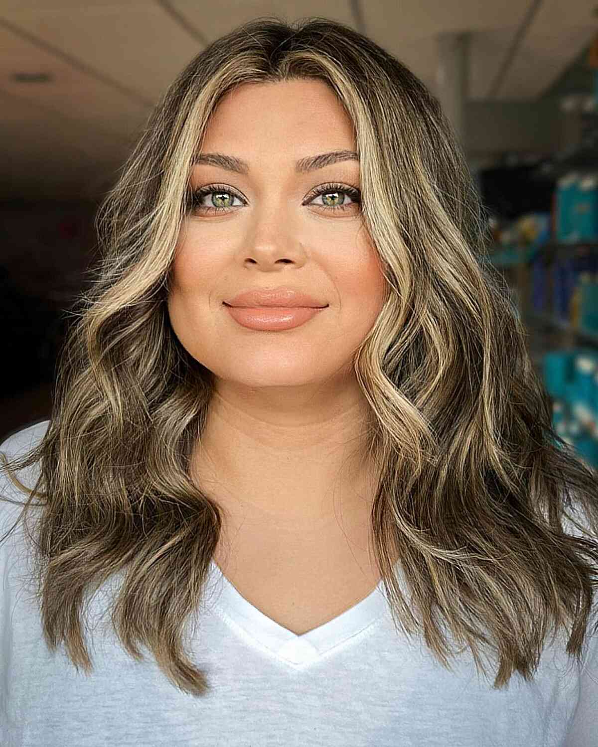 Perfectly Placed Highlights on Mid-Length Hair for Round Faces