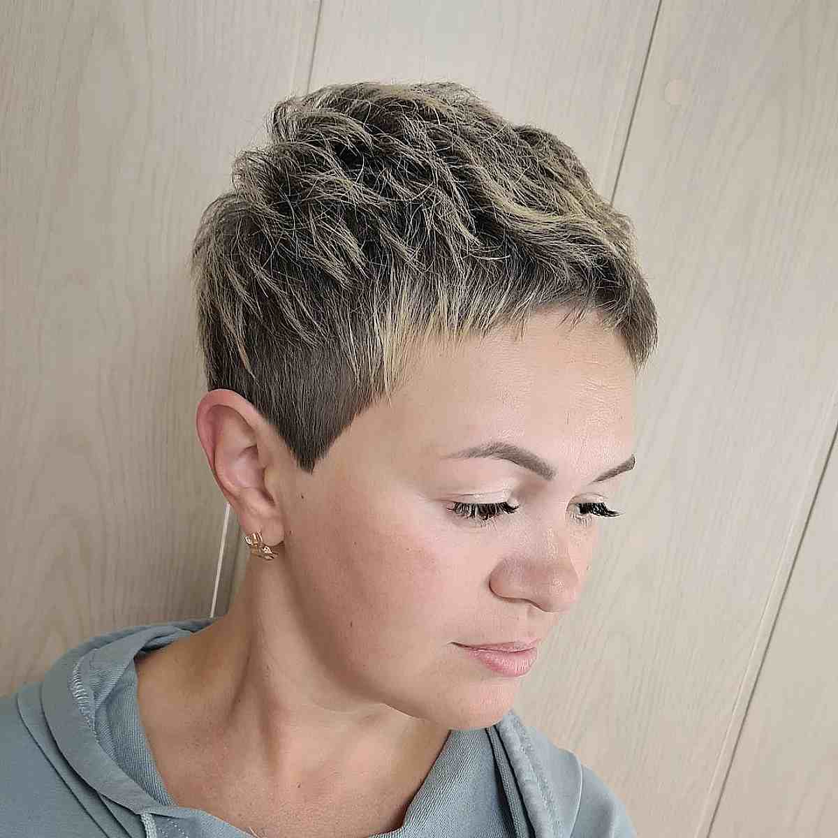 Piece-y Highlighted Very Short Pixie Crop