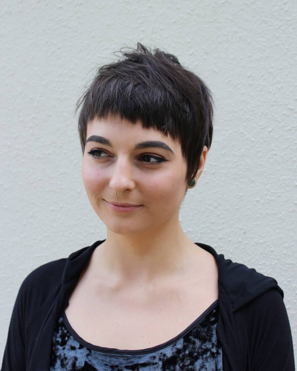 pixie cut with short bangs for round face shape