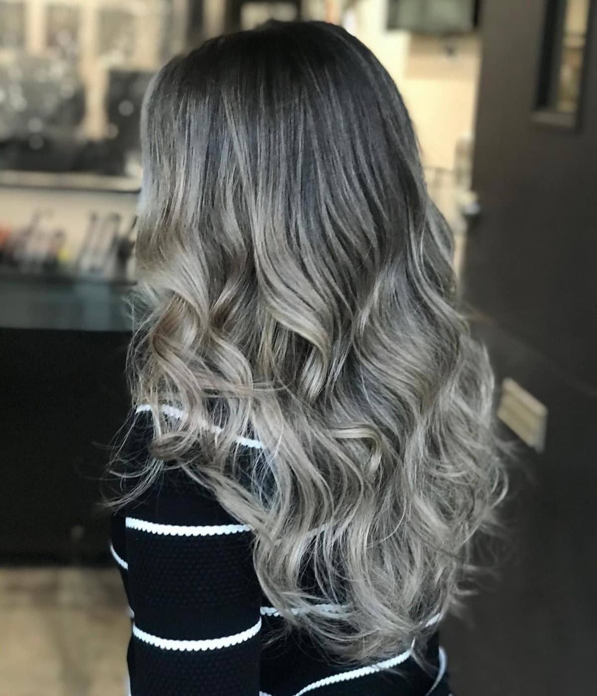 29 Amazing Examples of Dark Hair with Highlights for Incredible Contrast