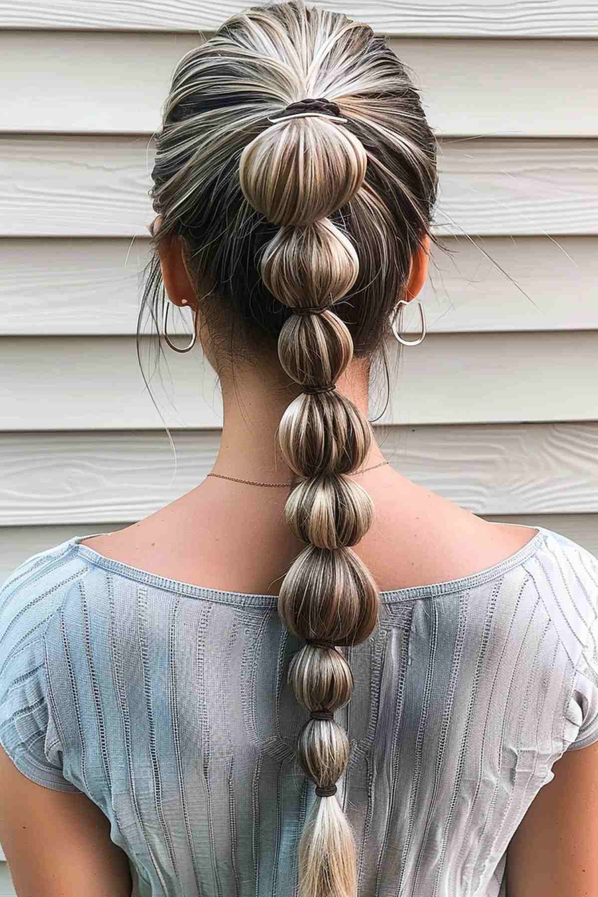 A casual and quick bubble braid hairstyle suited for everyday charm and ease.