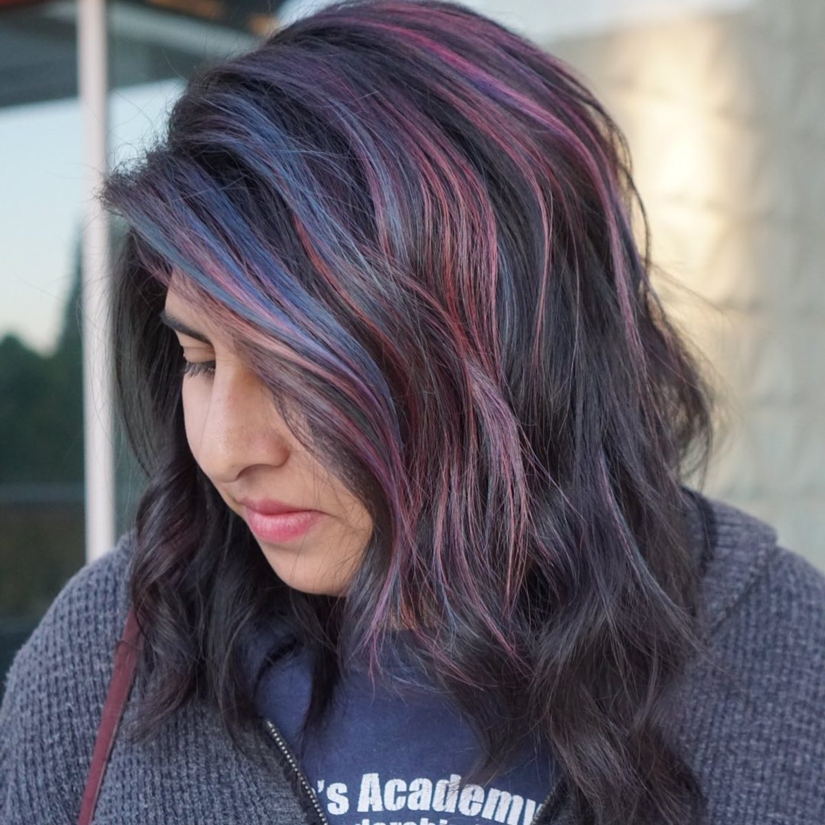 Mix of Red and Blue Accents on Medium-Length Mane