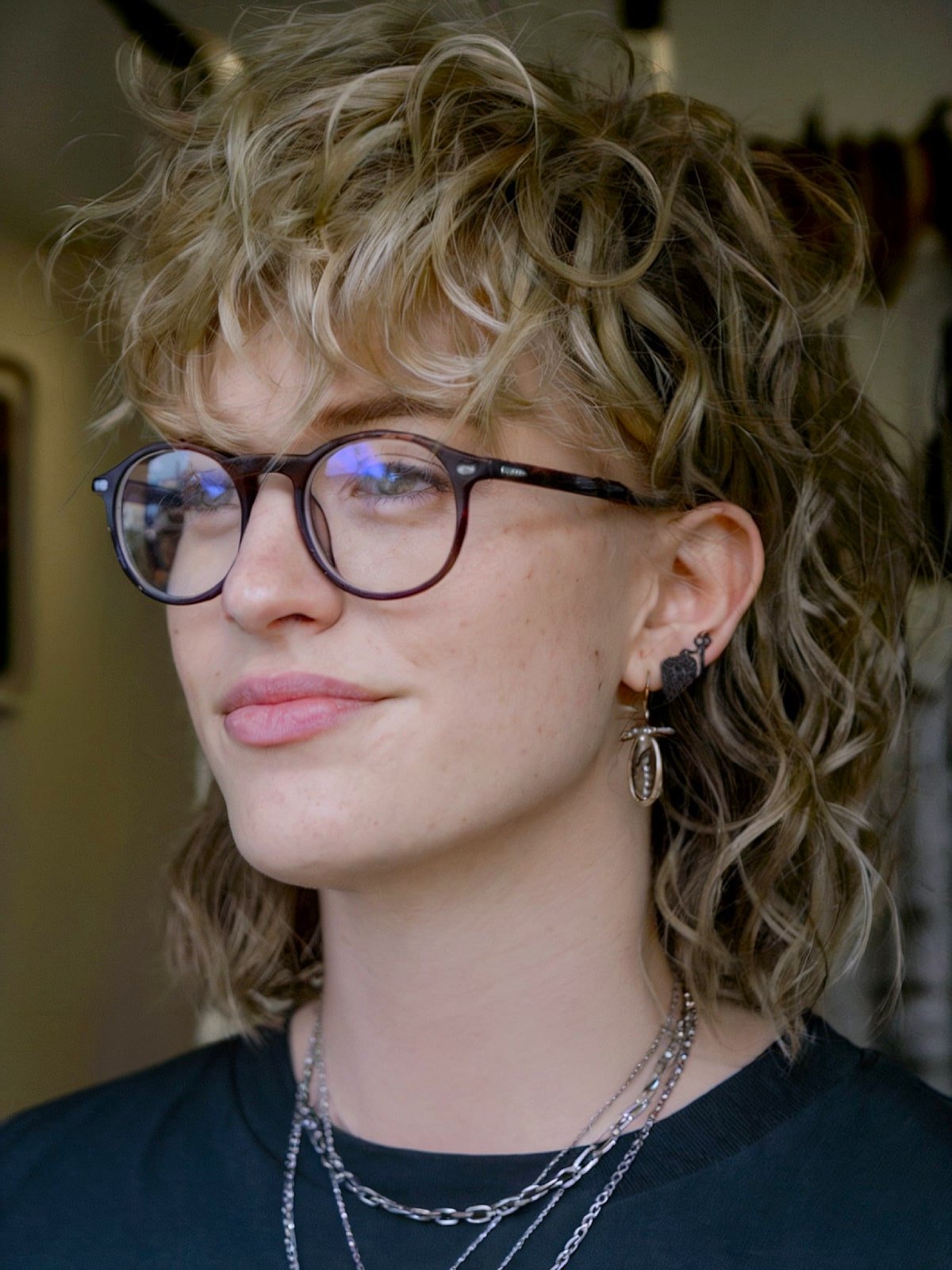 80s curly mullet hairstyle with voluminous curls