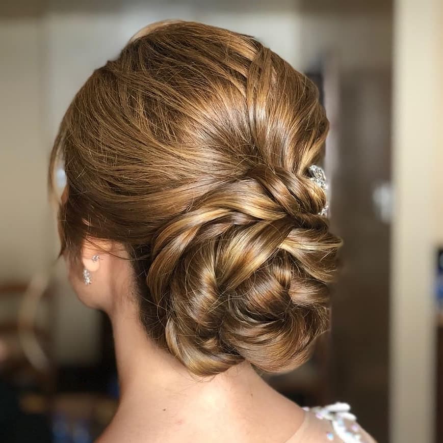 Romantic & Tousled hairstyle