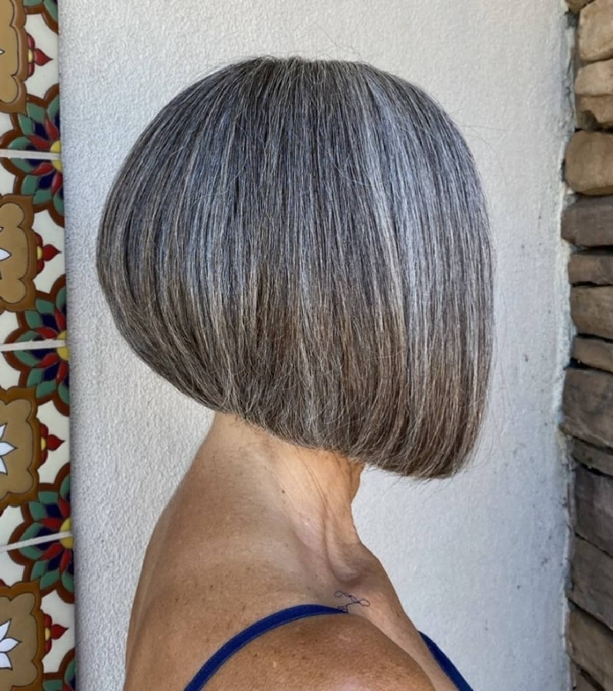 Rounded graduated bob with stacked layers